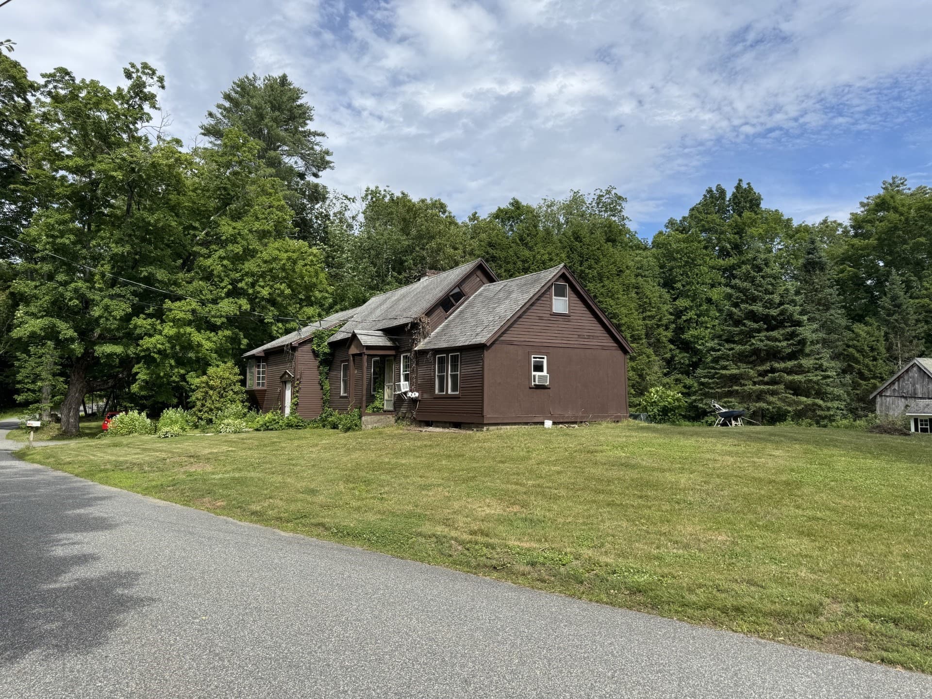 3 Family at 114 Parmenter Rd, Bernardston MA 01337, photo 6 of 11