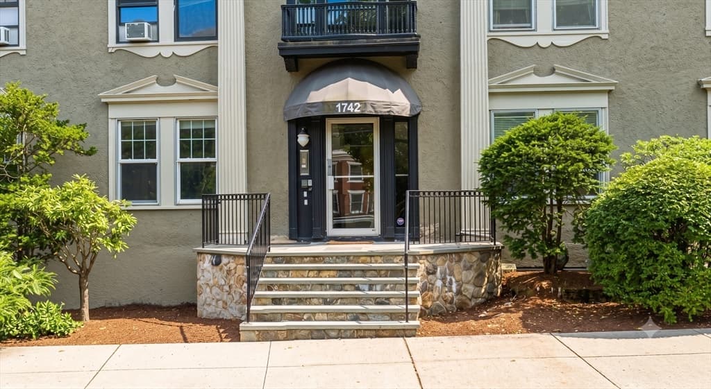 Condominium at 1742 Commonwealth Ave # 2, Boston MA 02135, Boston, photo 6 of 9