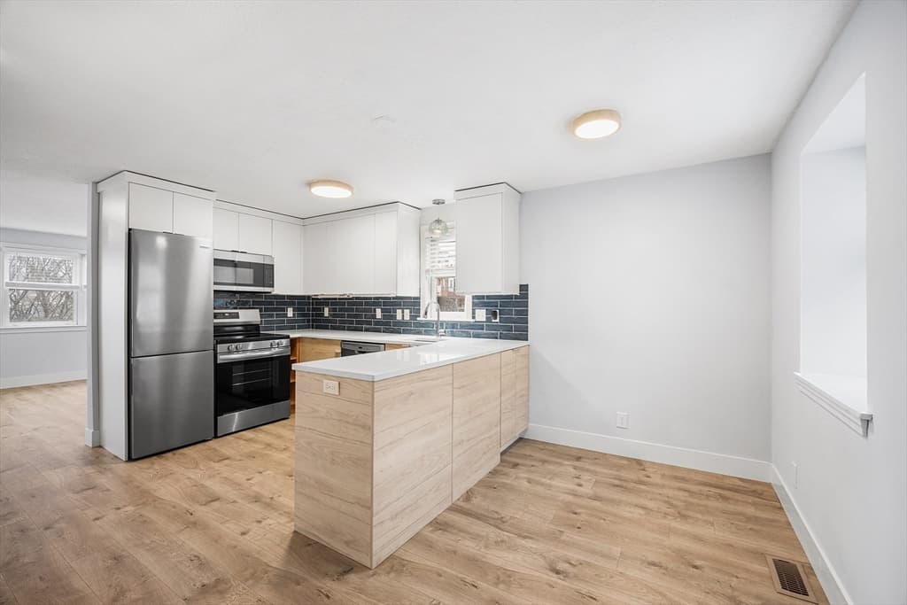 28 Margin St # A, Lynn MA 01905 photo 4