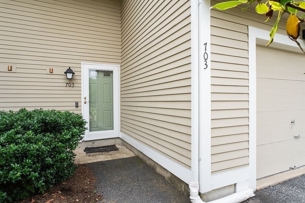 703 Brookhaven Ln # 703, Woonsocket RI 02895 photo 2