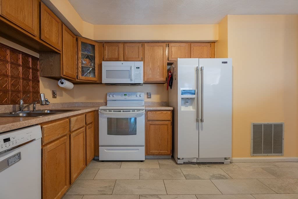 703 Brookhaven Ln # 703, Woonsocket RI 02895 photo 5