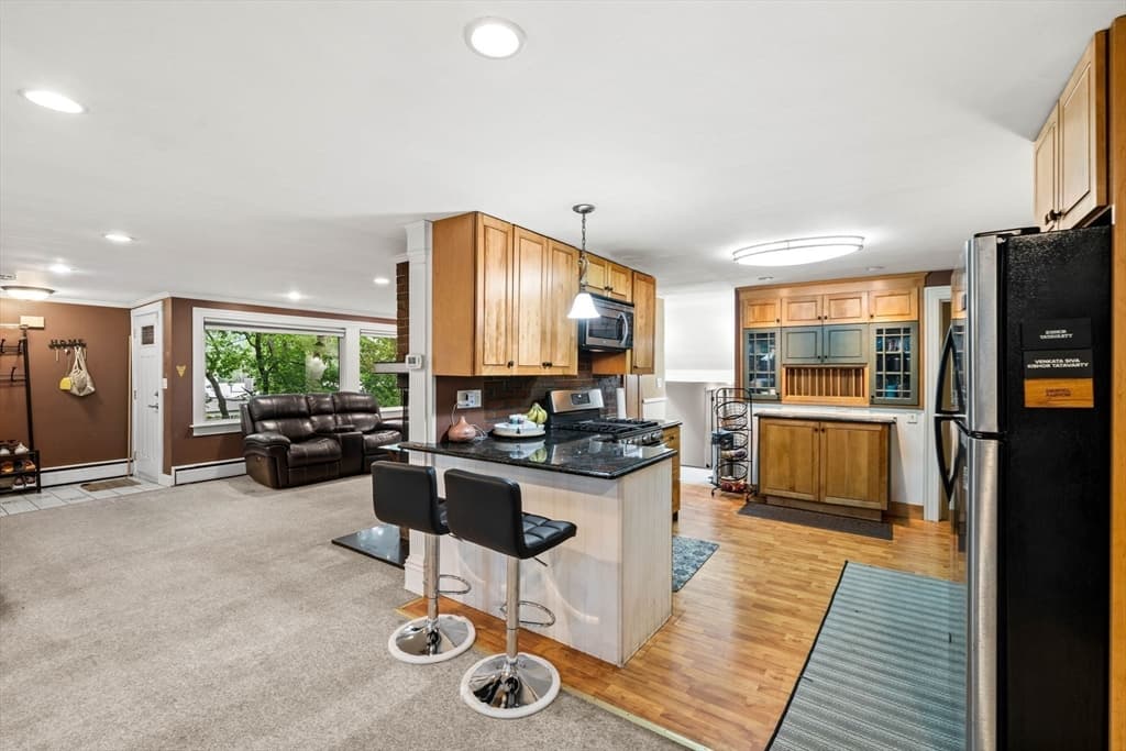 Single Family Residence at 10 Rafferty Rd, Stoneham MA 02180, Stoneham, photo 6 of 40