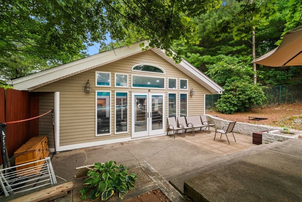 Single Family Residence at 10 Rafferty Rd, Stoneham MA 02180, Stoneham, photo 13 of 40