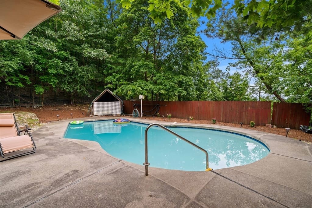 Single Family Residence at 10 Rafferty Rd, Stoneham MA 02180, Stoneham, photo 12 of 40