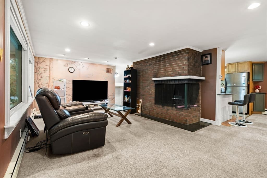 Single Family Residence at 10 Rafferty Rd, Stoneham MA 02180, Stoneham, photo 4 of 40