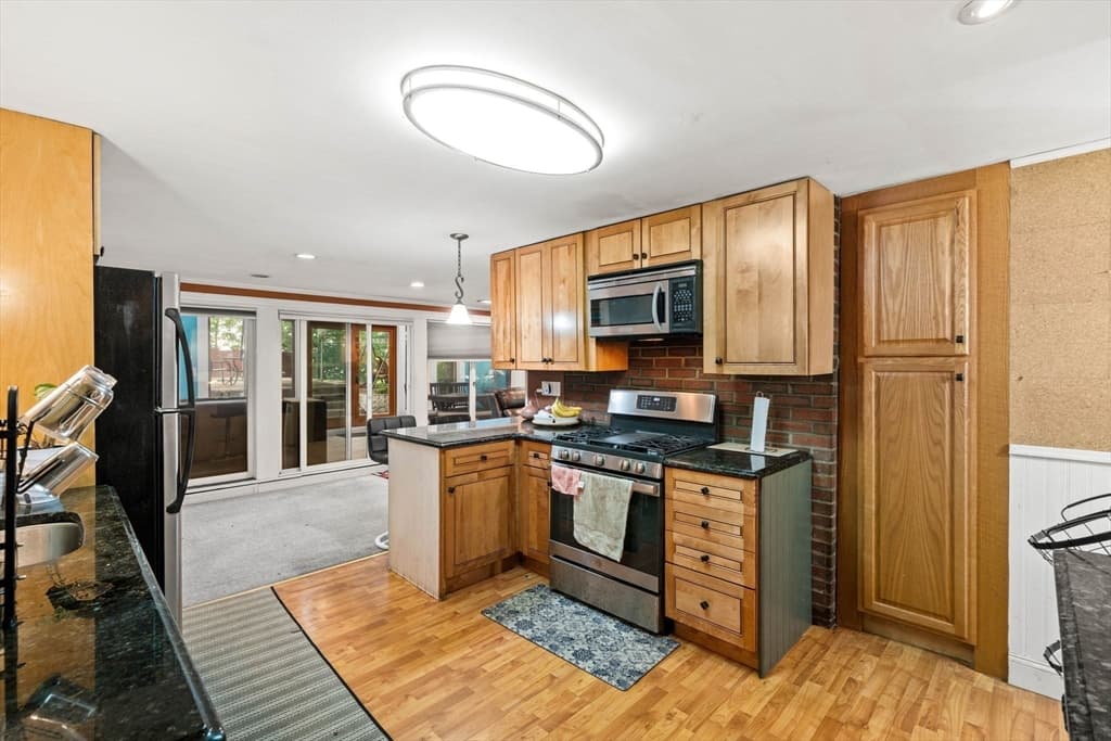 Single Family Residence at 10 Rafferty Rd, Stoneham MA 02180, Stoneham, photo 8 of 40