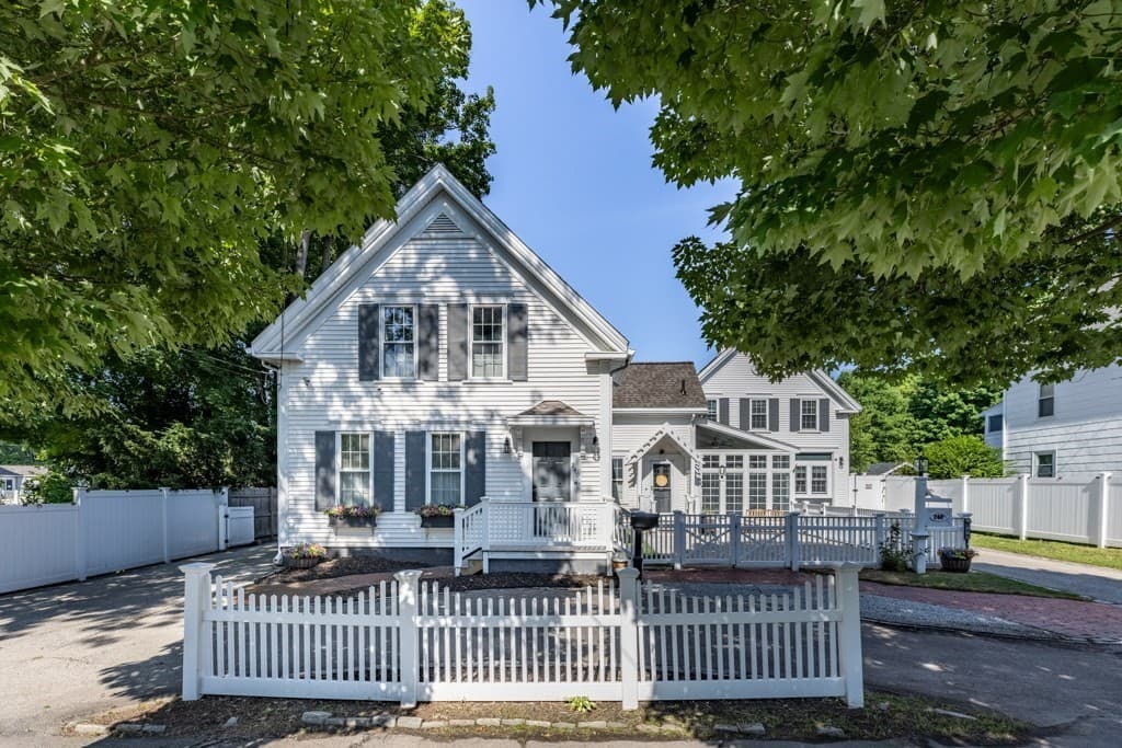 240 Plymouth St, Abington MA 02351