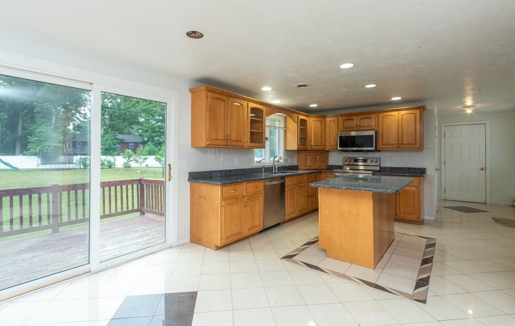 65 Tiffany Dr, Randolph MA 02368 photo 6