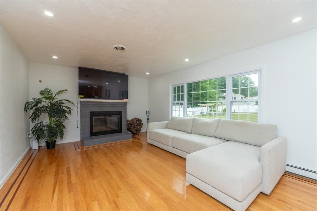 65 Tiffany Dr, Randolph MA 02368 photo 4