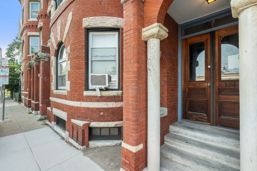 Condominium at 124 Day St # 2, Boston MA 02130, Boston, photo 2 of 25