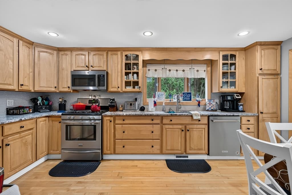 12 Clearwater Dr, Plymouth MA 02360 photo 2