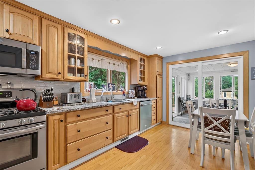 12 Clearwater Dr, Plymouth MA 02360 photo 3