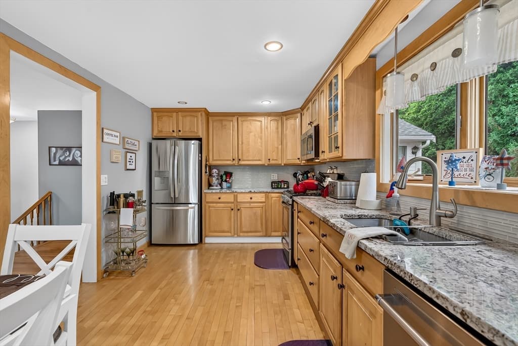 12 Clearwater Dr, Plymouth MA 02360 photo 4