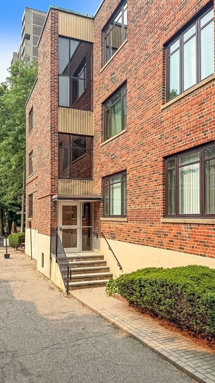 Condominium at 573 Washington St # 29, Brookline MA 02446, photo 19 of 20