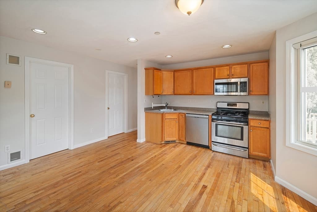Condominium at 17 Business Ter # 17, Boston MA 02136, Boston, photo 4 of 30
