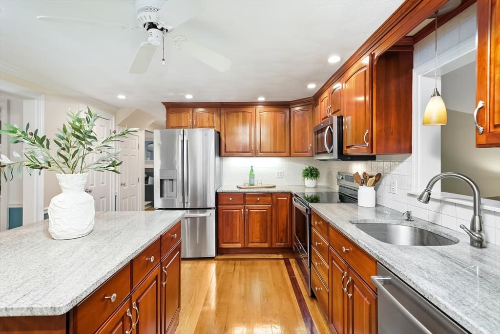 97 Hartwell Rd, Bedford MA 01730 photo 2
