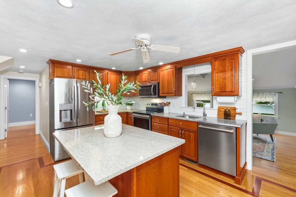 97 Hartwell Rd, Bedford MA 01730 photo 3
