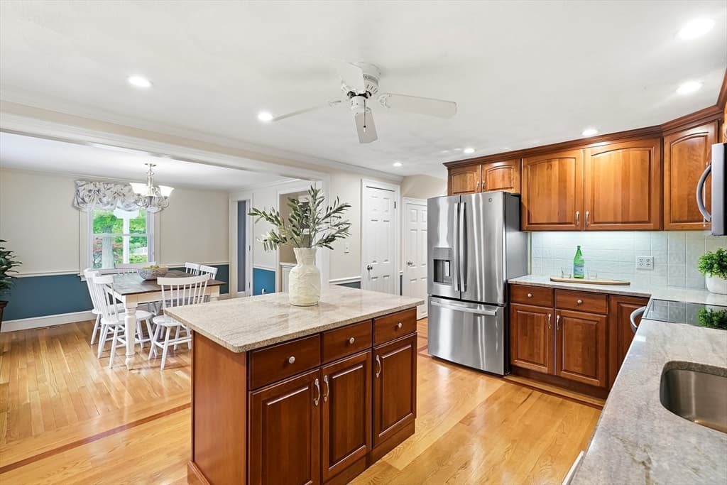 97 Hartwell Rd, Bedford MA 01730 photo 4