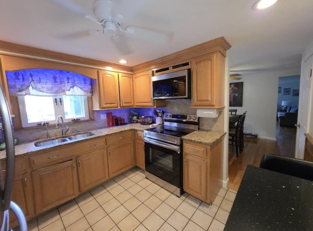 Multi Family at 8 Rochelle St, Auburn MA 01501, photo 6 of 34