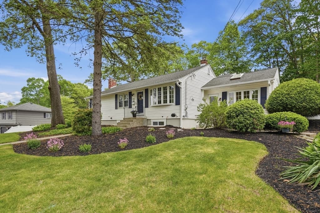 35 Alpine St, Millbury MA 01527