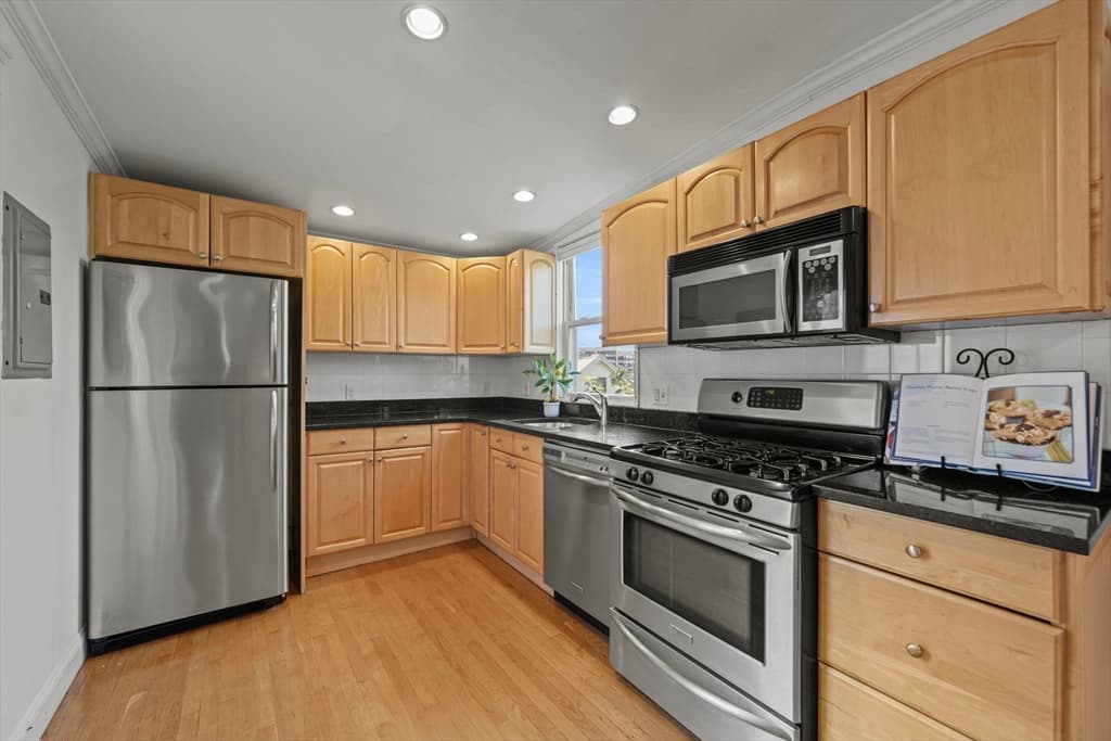 86 Mount Vernon St # 2, Somerville MA 02145 photo 4