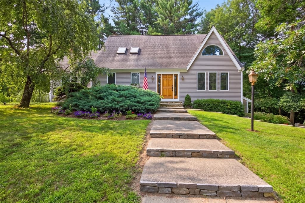 5 Acorn Ln, Mattapoisett MA 02739