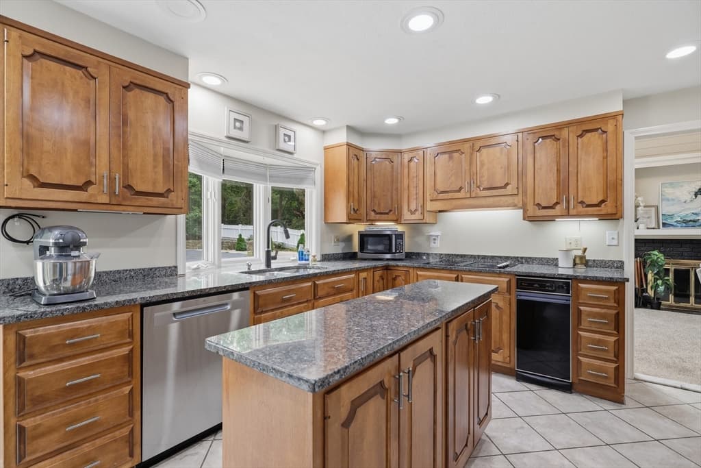 70 Newton Street, Northborough MA 01532 photo 4