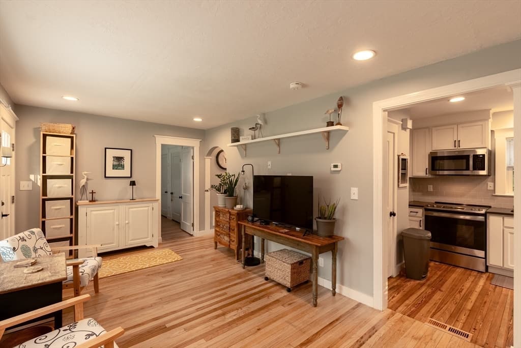 4 Glenwood Ave, Foxboro MA 02035 photo 7