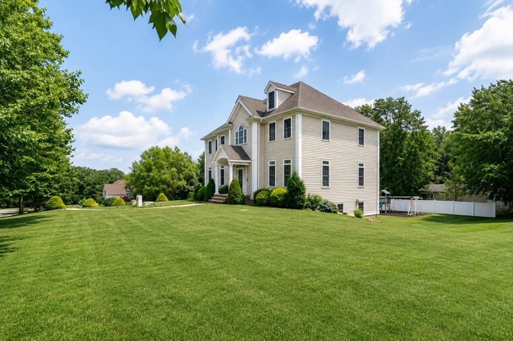 3 Great Acres Dr, Hanover MA 02339 photo 3