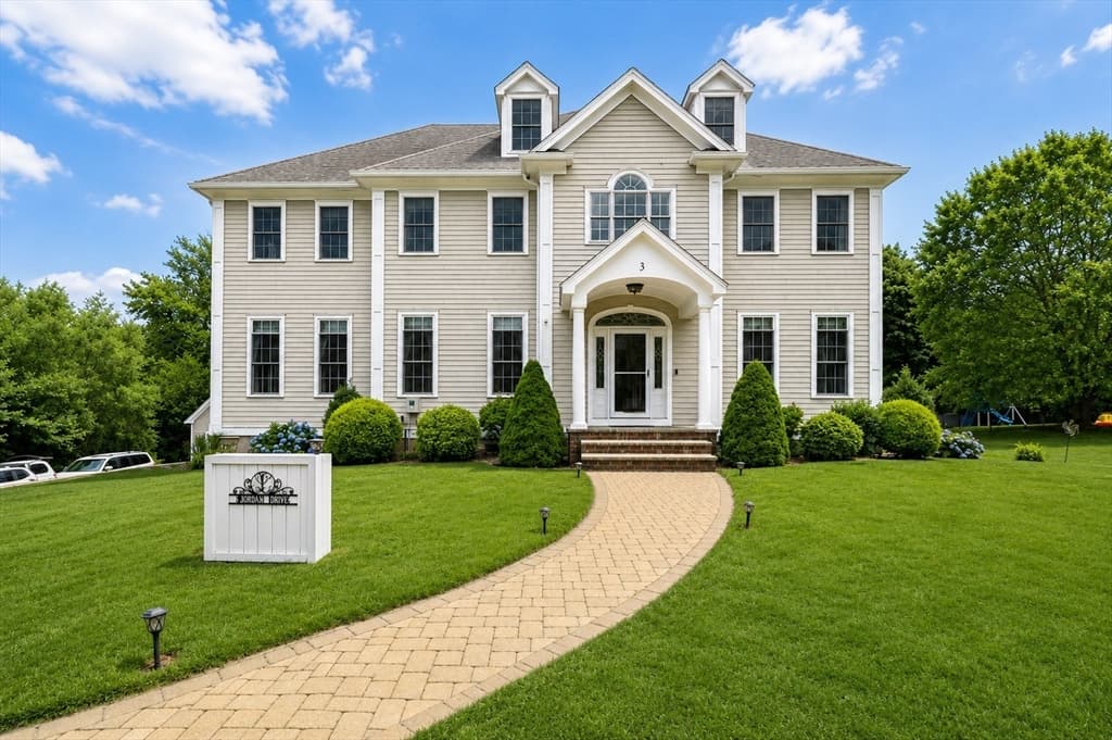 3 Great Acres Dr, Hanover MA 02339
