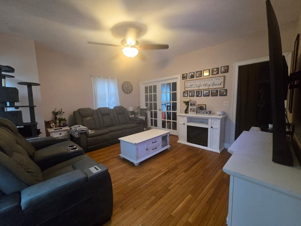 15 Wright St, Gardner MA 01440 photo 3