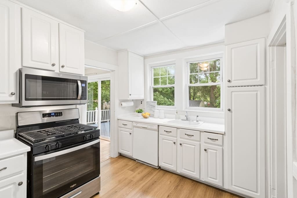 15 Woodbine Ter, Newton MA 02466 photo 9