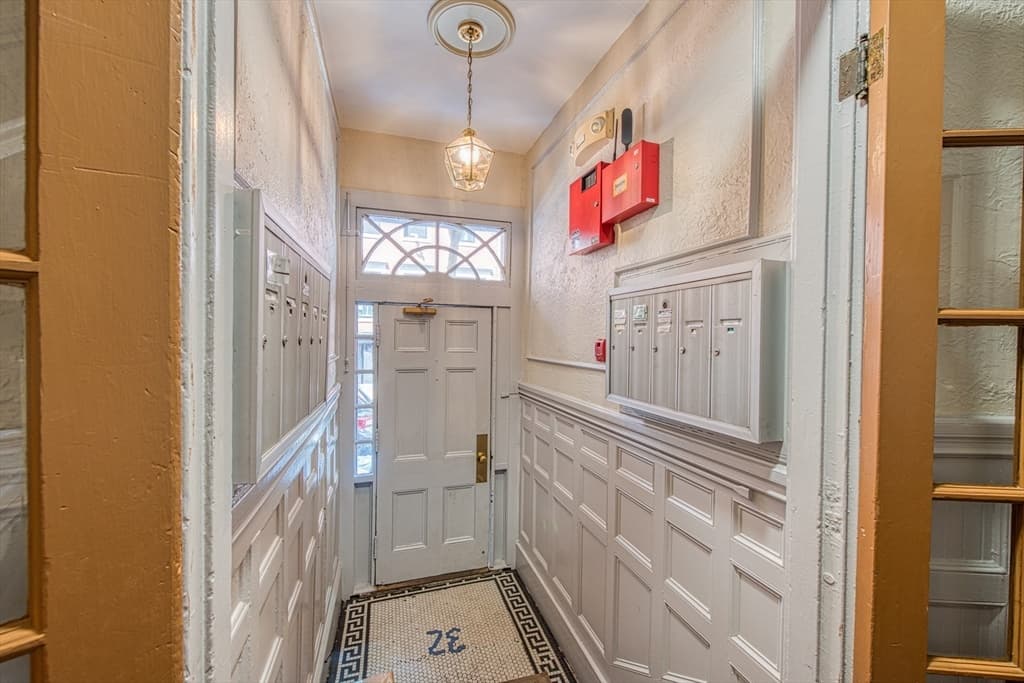 Condominium at 32 Grove # 1, Boston MA 02114, Boston, photo 3 of 15