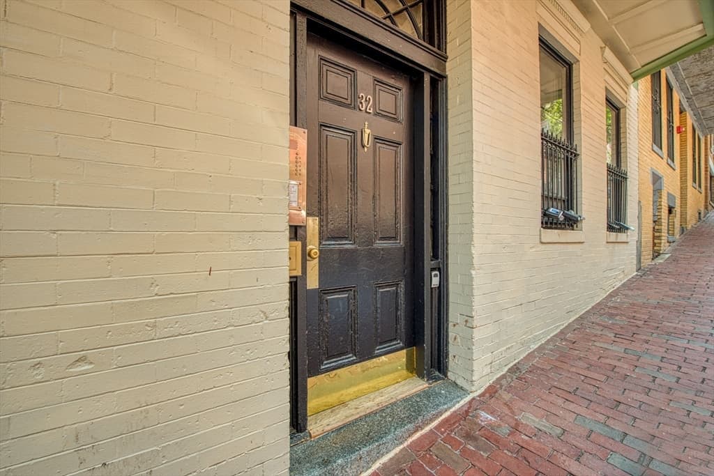 32 Grove # 1, Boston MA 02114