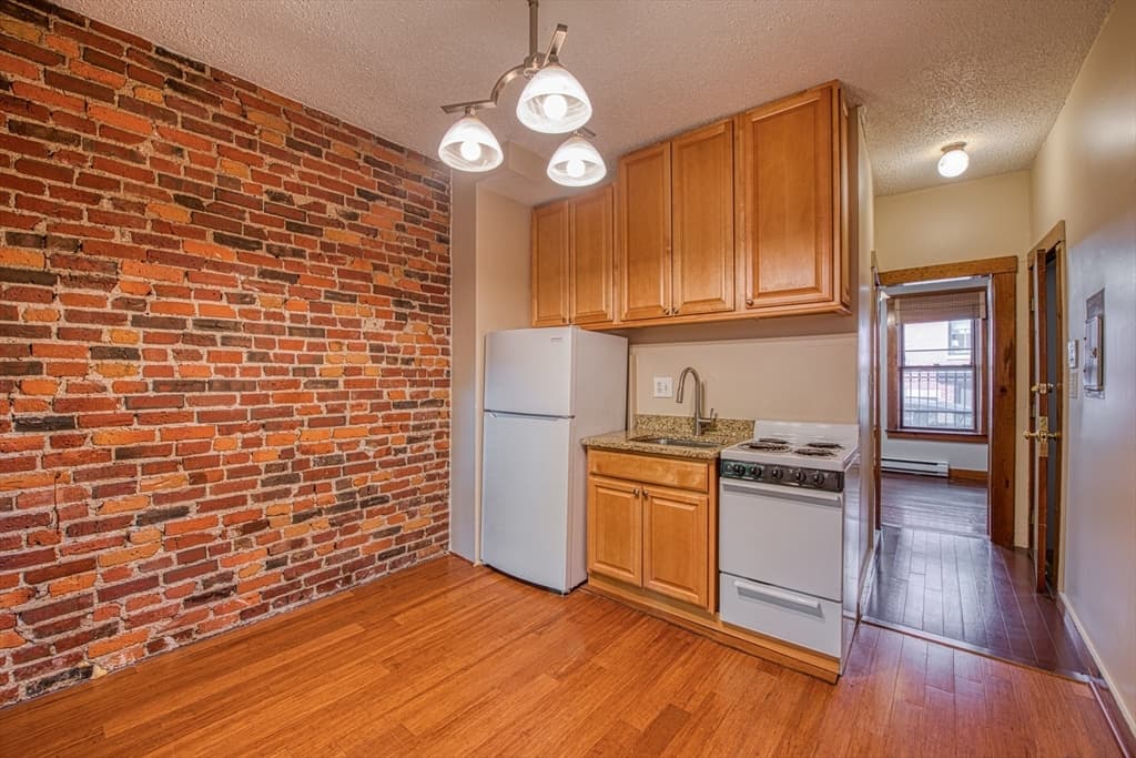 Condominium at 32 Grove # 1, Boston MA 02114, Boston, photo 5 of 15
