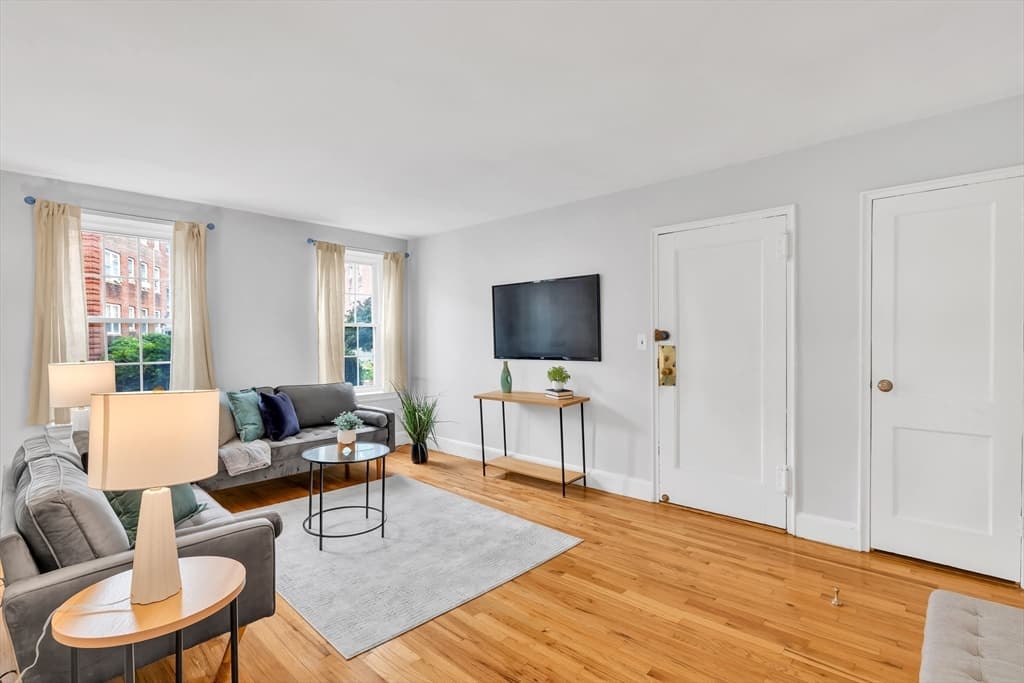 21 Englewood Ave # 2, Brookline MA 02445 photo 3