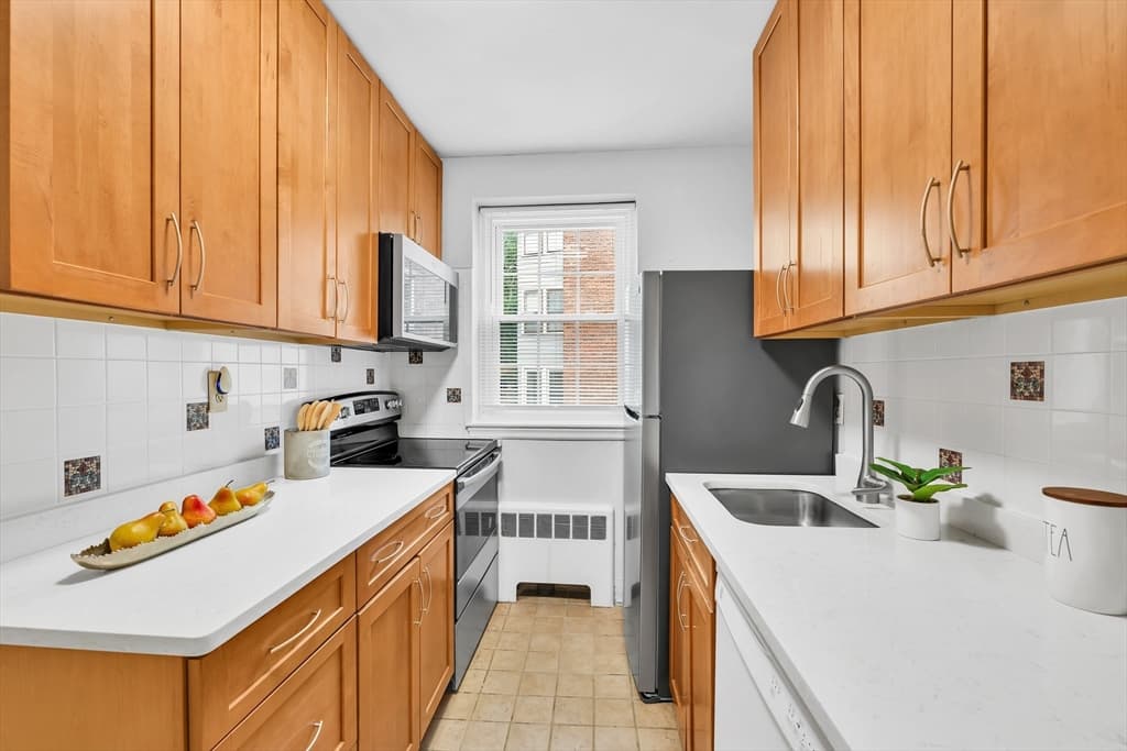 21 Englewood Ave # 2, Brookline MA 02445 photo 4