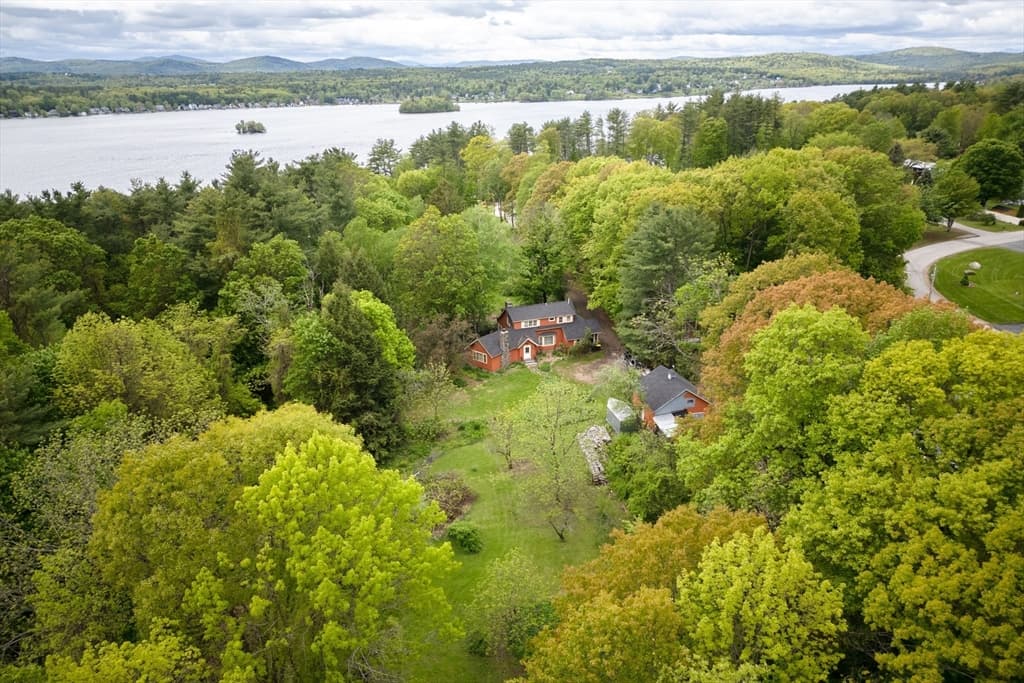 43 White Oaks Rd, Laconia NH 03246