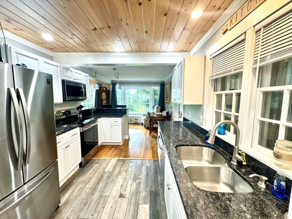 43 White Oaks Rd, Laconia NH 03246 photo 9