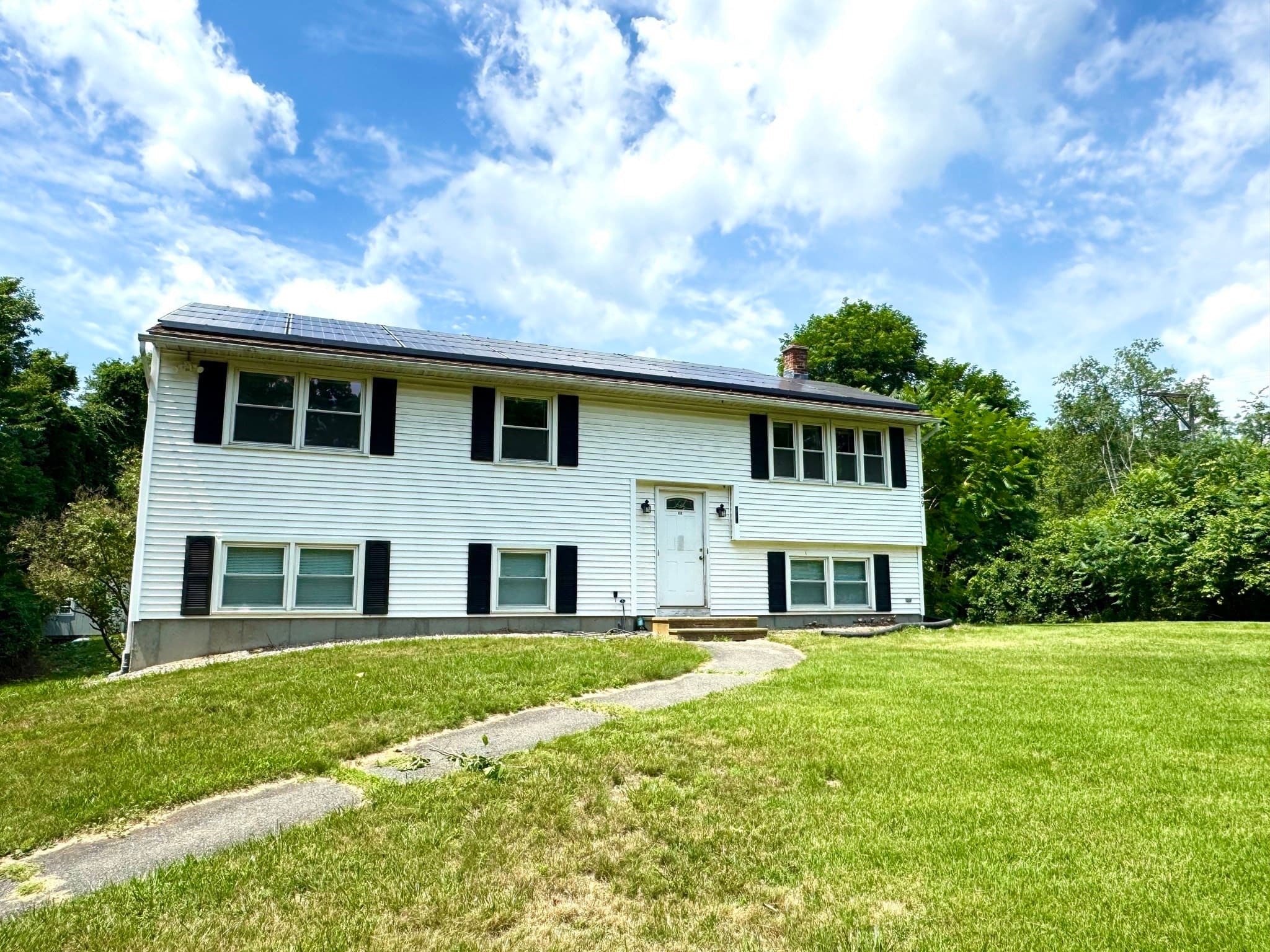 2 Family - 2 Units Up/Down at 559 Pulpit Hill Rd, Amherst MA 01002, Amherst, photo 2 of 35