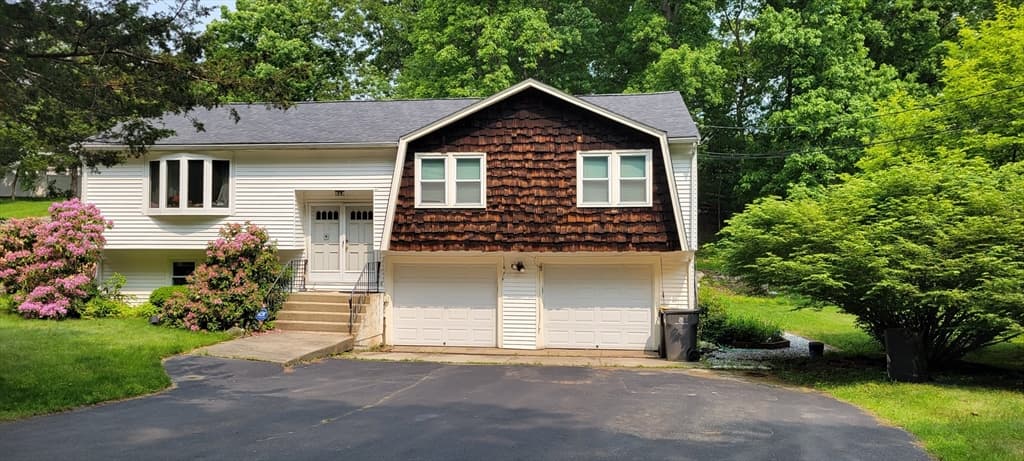 48 Badger Rd, Framingham MA 01702