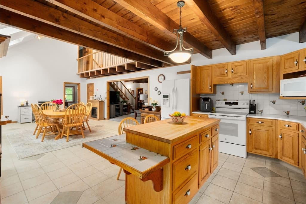 40 Clear Pond Rd, Lakeville MA 02347 photo 9