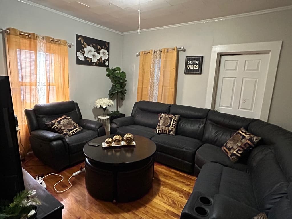 7 Bluff St, Worcester MA 01610 photo 2