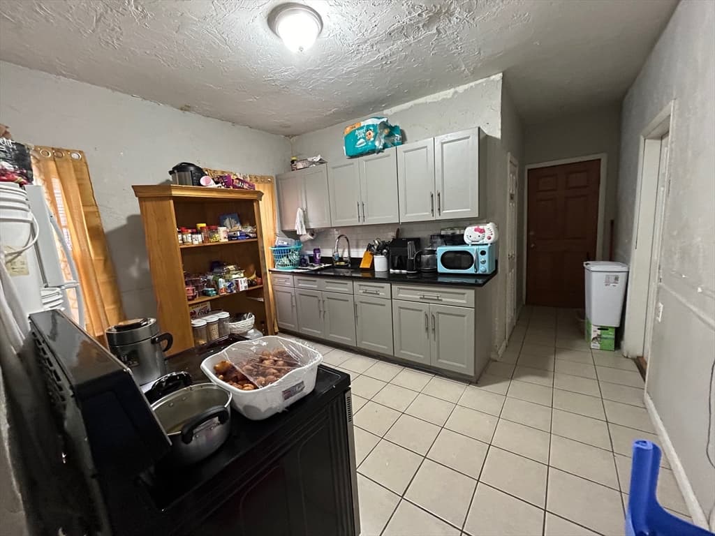 7 Bluff St, Worcester MA 01610 photo 5