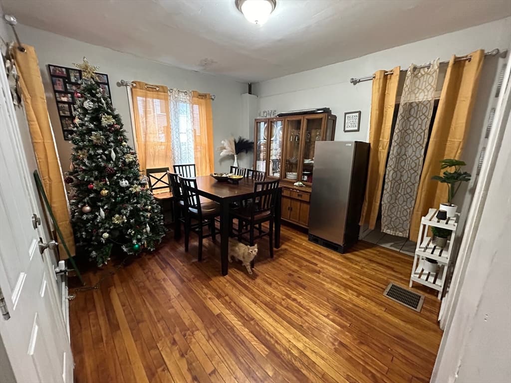 7 Bluff St, Worcester MA 01610 photo 4