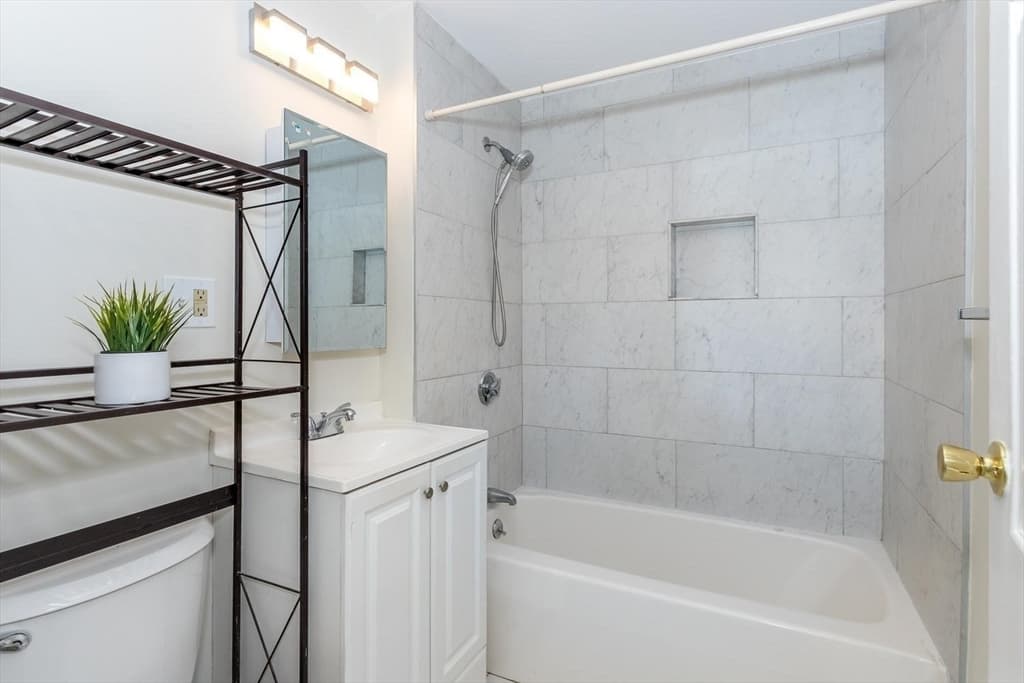 67 Cleverly Ct, Quincy MA 02169 photo 4