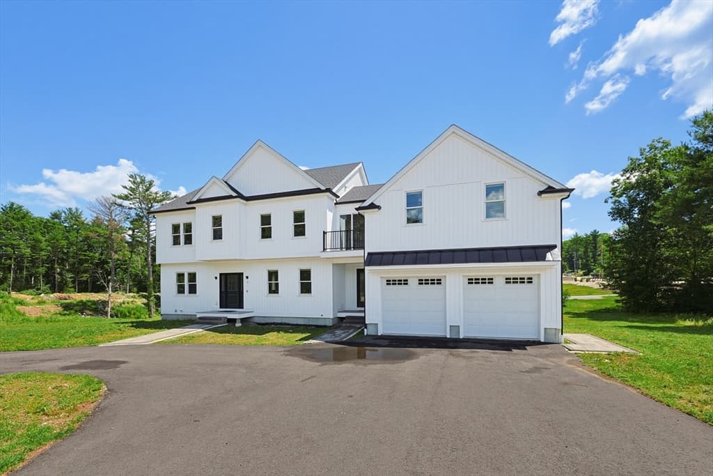2 Vine St, Wrentham MA 02093