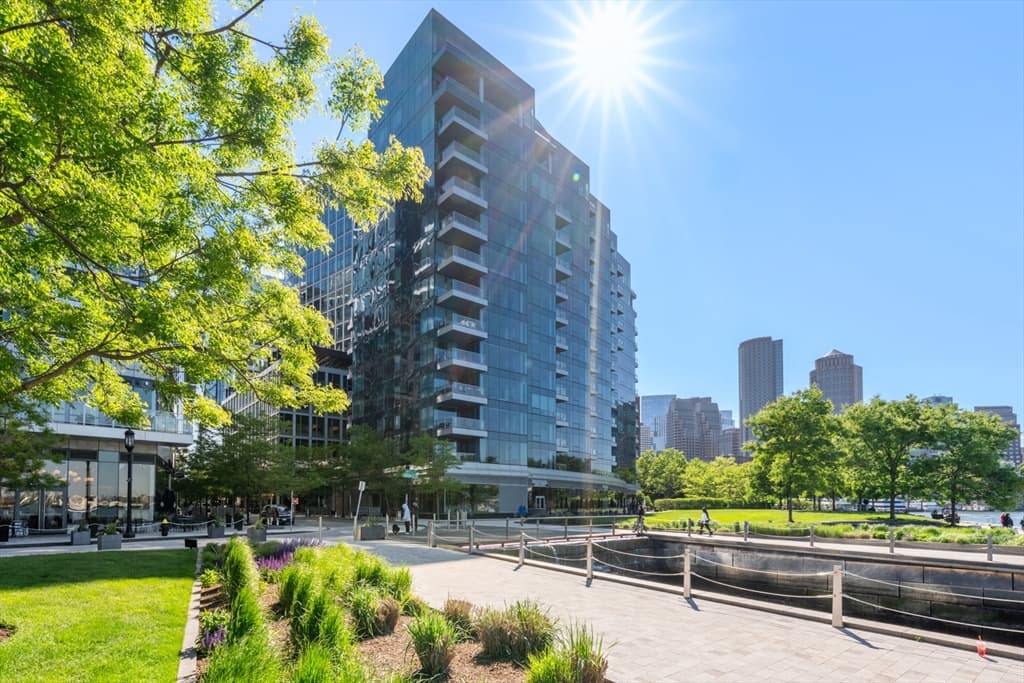 Condominium at 22 Liberty Dr # 2L, Boston MA 02210, Boston, photo 12 of 13