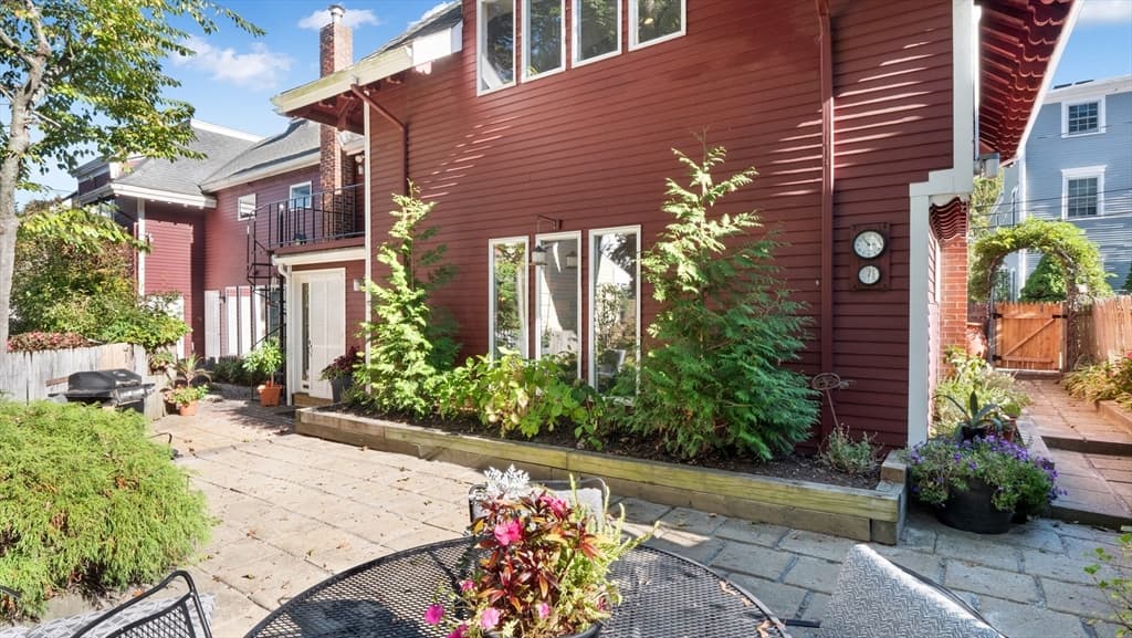 4 Coffin Court, Newburyport MA 01950