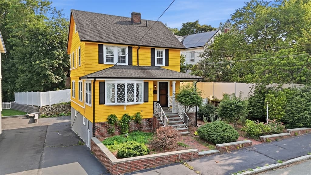 112 Sherwood Rd, Medford MA 02155 photo 2